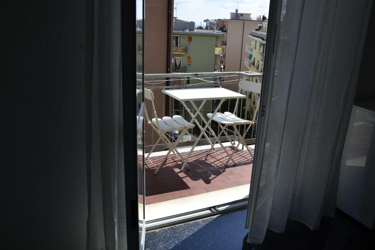 Il Nido Di Quarto Con Park Auto Macchine Piccole Segmento B Генуя Экстерьер фото