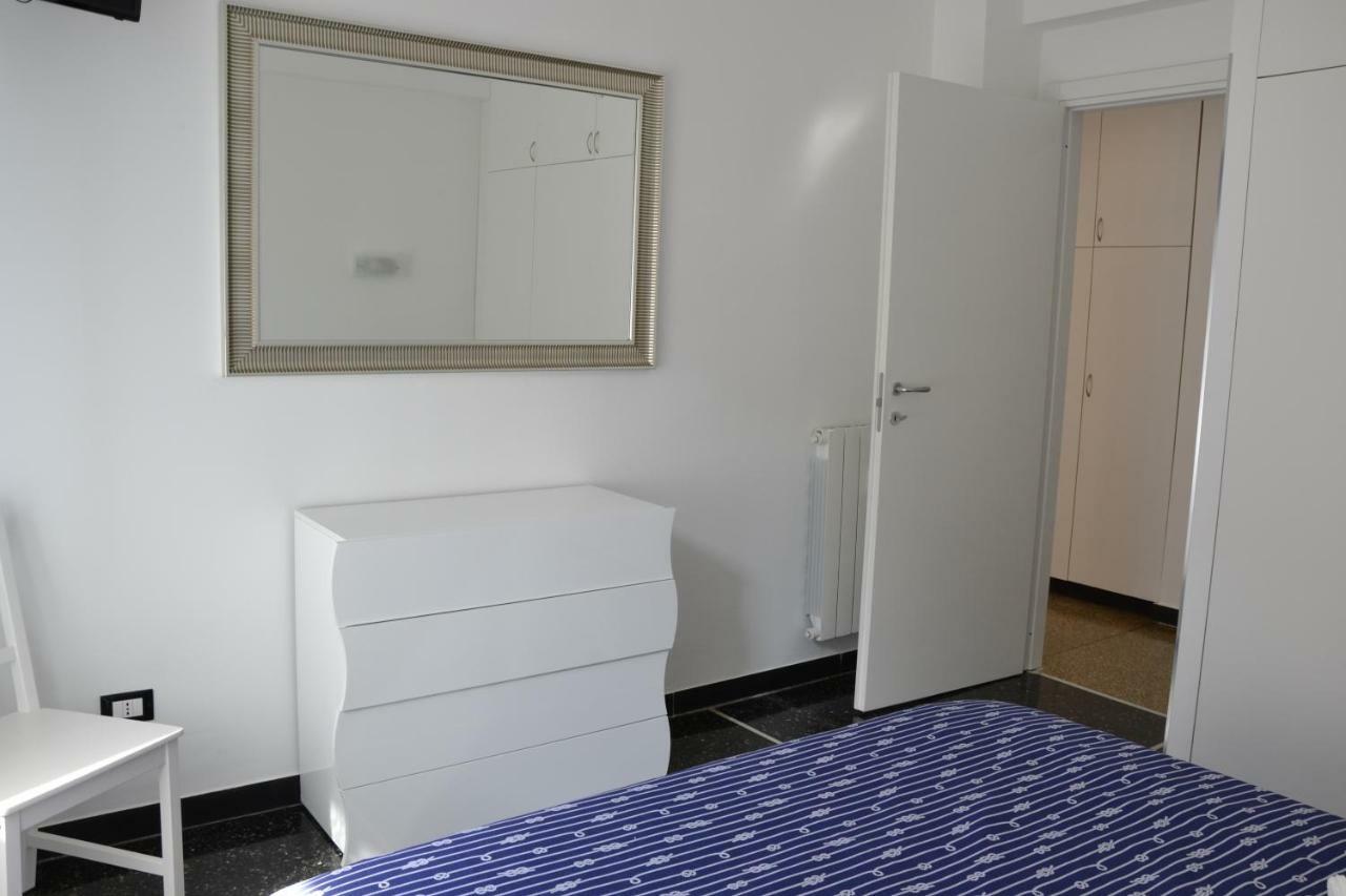 Il Nido Di Quarto Con Park Auto Macchine Piccole Segmento B Генуя Экстерьер фото