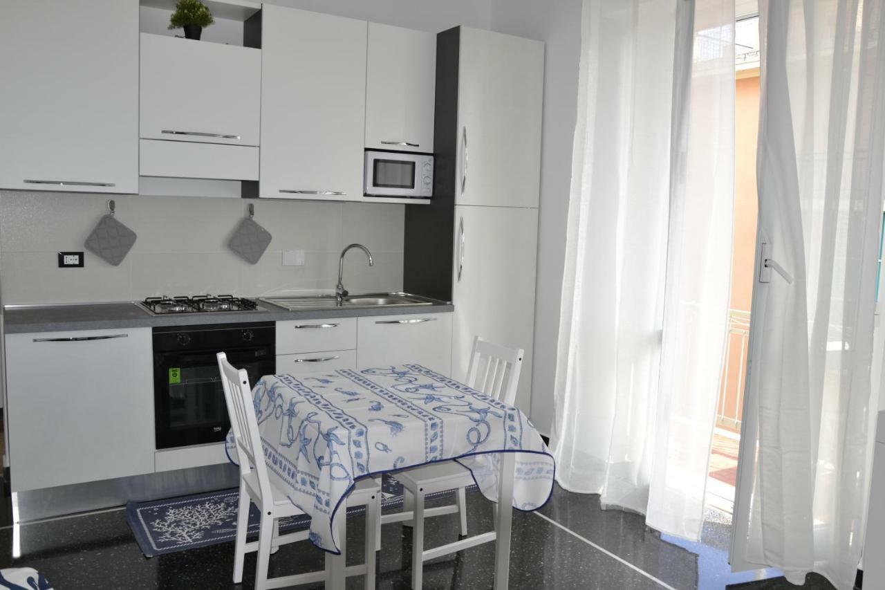 Il Nido Di Quarto Con Park Auto Macchine Piccole Segmento B Генуя Экстерьер фото