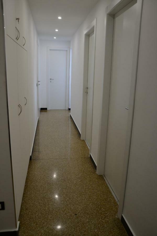 Il Nido Di Quarto Con Park Auto Macchine Piccole Segmento B Генуя Экстерьер фото